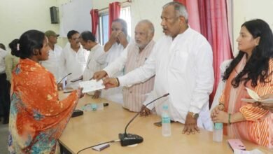 नालंदा में ग्रामीण विकास मंत्री श्रवण कुमार ने 119 लाभुकों को दिया योजनाओं का लाभ नालंदा में ग्रामीण विकास मंत्री श्रवण कुमार ने 119 लाभुकों को दिया योजनाओं का लाभ