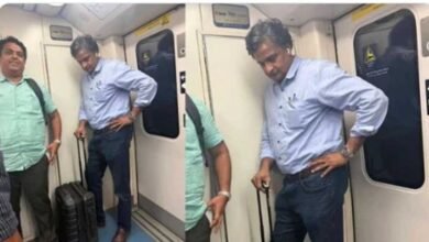 न रुतबा, न VIP ट्रीटमेंट… मेट्रो में खड़े जवागल श्रीनाथ की सादगी ने जीता दिल