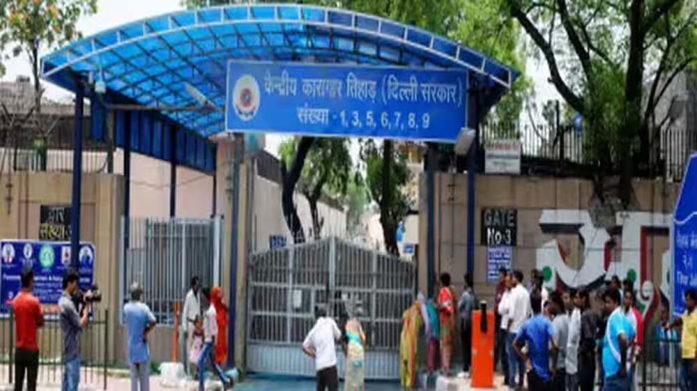 दिल्ली के कुख्यात गैंगस्टरों पर शिकंजा, हाई रिस्क कैदियों को दूसरे राज्यों में भेजने की तैयारी दिल्ली के कुख्यात गैंगस्टरों पर शिकंजा, हाई रिस्क कैदियों को दूसरे राज्यों में भेजने की तैयारी
