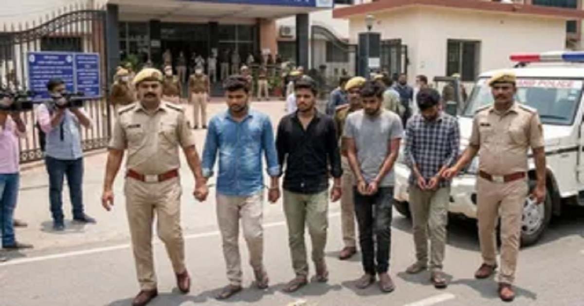 JSSC CGL पेपर लीक केस में बड़ा एक्शन, रिश्वत देकर परीक्षा पास करने वाले 4 अभ्यर्थी गिरफ्तार JSSC CGL पेपर लीक केस में बड़ा एक्शन, रिश्वत देकर परीक्षा पास करने वाले 4 अभ्यर्थी गिरफ्तार