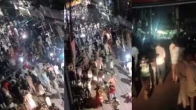 कानपुर में 16 रुपये का ऑफर पड़ा भारी, हजारों की भीड़ बेकाबू; पुलिस ने भांजी लाठियां कानपुर में 16 रुपये का ऑफर पड़ा भारी, हजारों की भीड़ बेकाबू; पुलिस ने भांजी लाठियां