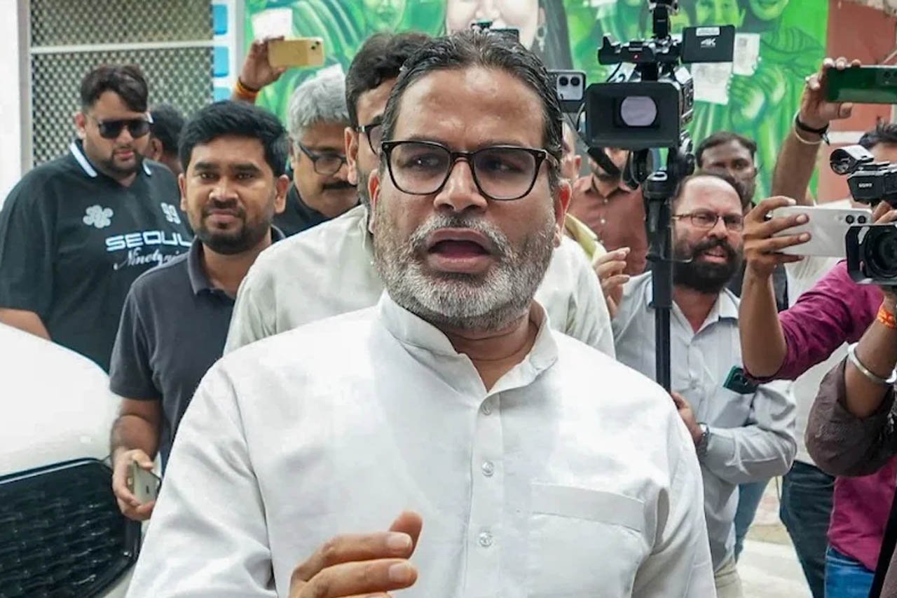 अपराधी को CM बनाएंगे तो तरक्की नहीं होगी’, बांकीपुर में बढ़त के बीच प्रशांत किशोर का BJP पर बड़ा हमला अपराधी को CM बनाएंगे तो तरक्की नहीं होगी’, बांकीपुर में बढ़त के बीच प्रशांत किशोर का BJP पर बड़ा हमला