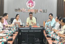 जिले के सभी विद्यालयों एवं छात्रावासों में पेयजल गुणवत्ता की जांच कराई जाए – कलेक्टर झा
