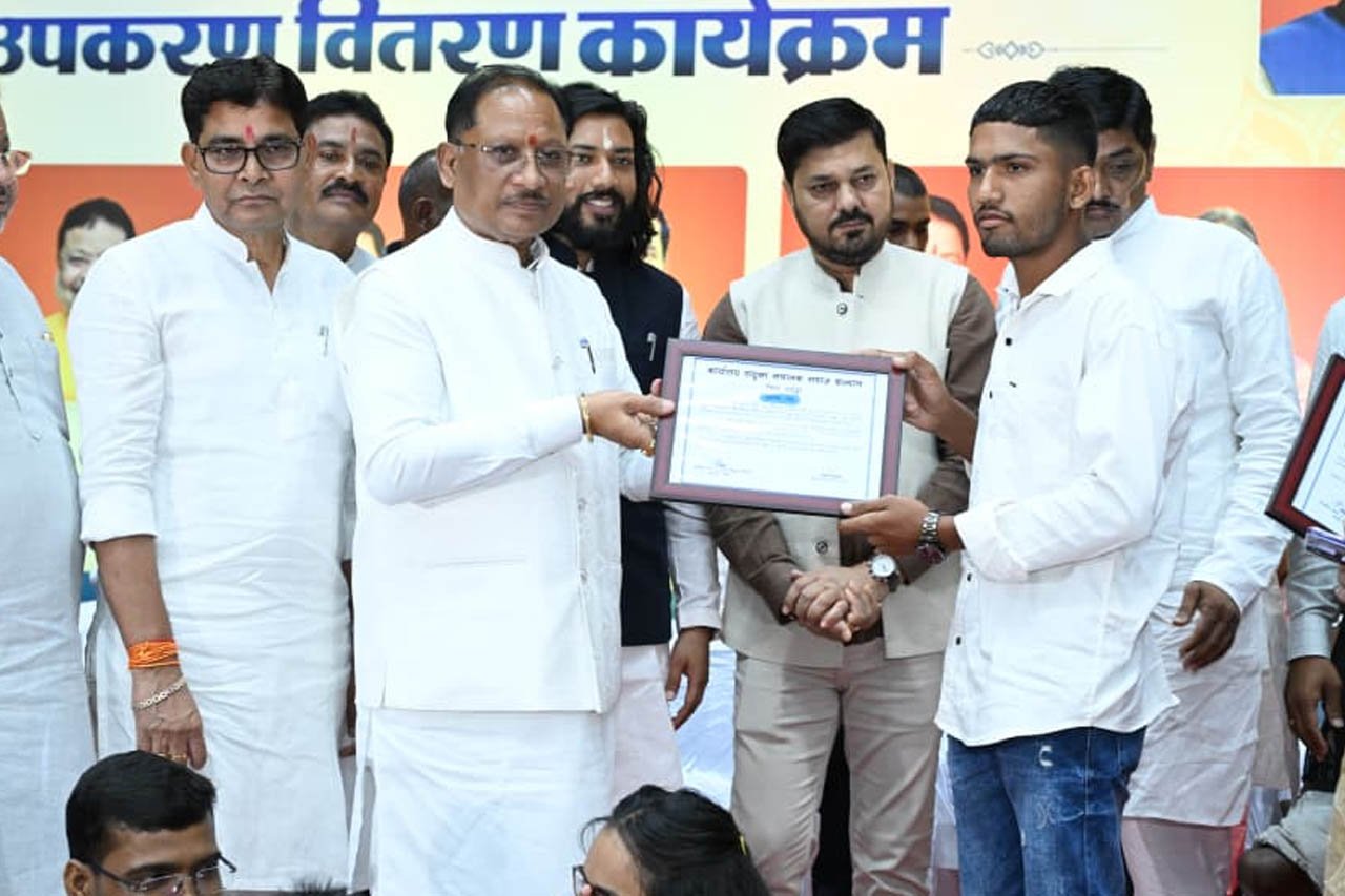दिव्यांगजनों के सम्मान और सशक्तीकरण के लिए सरकार निरंतर प्रतिबद्ध : मुख्यमंत्री विष्णु देव साय दिव्यांगजनों के सम्मान और सशक्तीकरण के लिए सरकार निरंतर प्रतिबद्ध : मुख्यमंत्री विष्णु देव साय