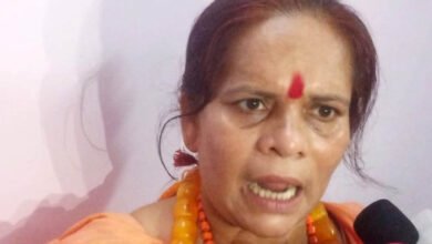 आगरा में साध्वी प्राची का विवादित बयान, बोलीं- ‘PM को गाली देने वाली लड़कियों की फोटो संभालकर रखो’