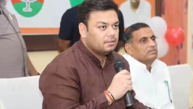 एक भी स्कूल बंद नहीं हुआ… अखिलेश के आरोपों पर योगी सरकार का पलटवार, सपा राज पर भी साधा निशाना एक भी स्कूल बंद नहीं हुआ… अखिलेश के आरोपों पर योगी सरकार का पलटवार, सपा राज पर भी साधा निशाना