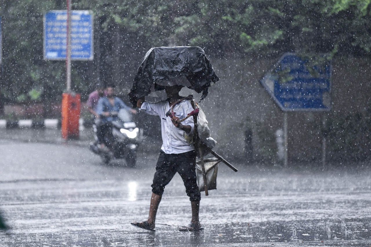 MP Weather Update: मध्य प्रदेश में अब तक सिर्फ 15.4 इंच बारिश, 42 जिलों में सामान्य से कम वर्षा; अगले 2 दिन भारी बारिश नहीं MP Weather Update: मध्य प्रदेश में अब तक सिर्फ 15.4 इंच बारिश, 42 जिलों में सामान्य से कम वर्षा; अगले 2 दिन भारी बारिश नहीं
