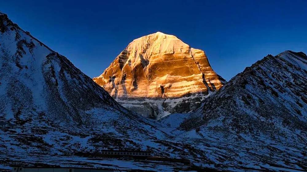 कैलाश पर्वत के 10 रहस्य, जहां समय बदलने से लेकर शंभाला नगरी तक के दावे कैलाश पर्वत के 10 रहस्य, जहां समय बदलने से लेकर शंभाला नगरी तक के दावे