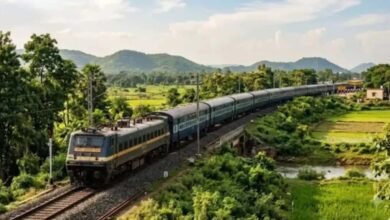 भेड़िये से टकराकर बेपटरी हुई सावन स्पेशल ट्रेन, दो दिन बाद भी रेल परिचालन प्रभावित