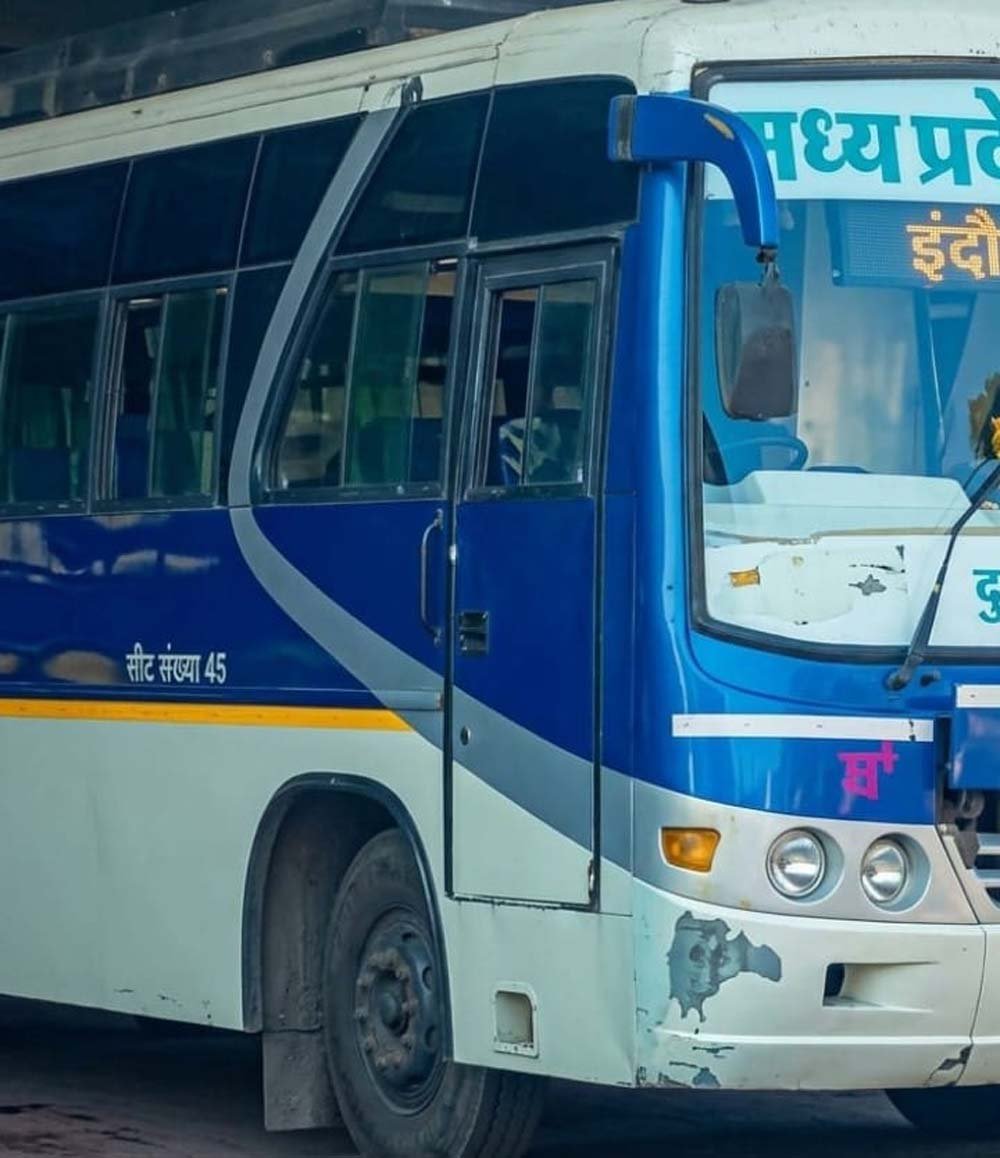 इंदौर-नाशिक मार्ग पर अवैध बसों का संचालन, यात्रियों की सुरक्षा पर सवाल इंदौर-नाशिक मार्ग पर अवैध बसों का संचालन, यात्रियों की सुरक्षा पर सवाल