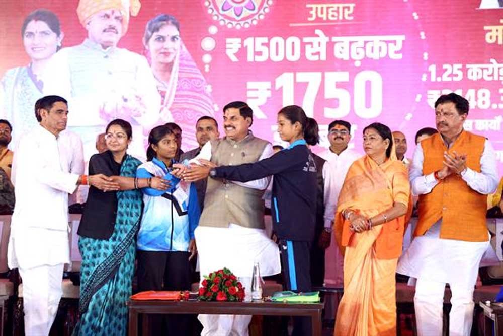 बहनों का सम्मान और आर्थिक सशक्तिकरण हमारी सर्वोच्च प्राथमिकता : मुख्यमंत्री डॉ. यादव बहनों का सम्मान और आर्थिक सशक्तिकरण हमारी सर्वोच्च प्राथमिकता : मुख्यमंत्री डॉ. यादव