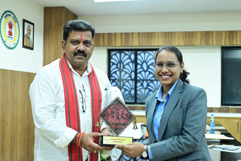 रायपुर : उप मुख्यमंत्री विजय शर्मा ने राष्ट्रपति भवन से आमंत्रण मिलने पर रेणुका गोस्वामी को दी बधाई रायपुर : उप मुख्यमंत्री विजय शर्मा ने राष्ट्रपति भवन से आमंत्रण मिलने पर रेणुका गोस्वामी को दी बधाई