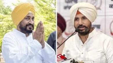 पंजाब कांग्रेस की बैठक में चन्नी समर्थकों के नारे, मंच से नाराजगी