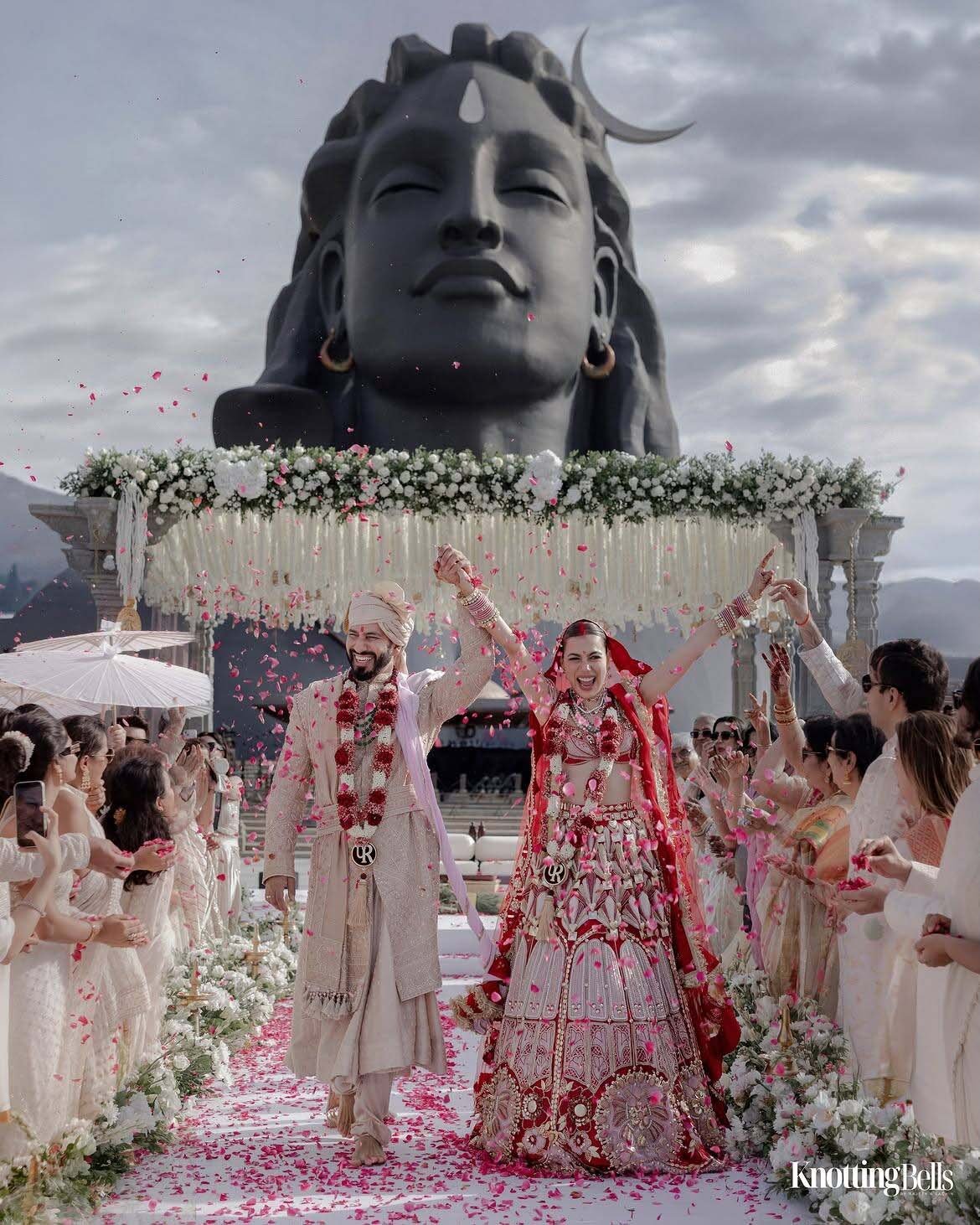 पलक पुरसवानी का ससुराल में ग्रैंड गृह प्रवेश, पति संग दिखा प्यार पलक पुरसवानी का ससुराल में ग्रैंड गृह प्रवेश, पति संग दिखा प्यार