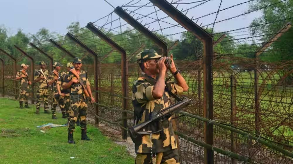 भारत-बांग्लादेश सीमा पर बढ़ा तनाव, BSF की गोली से बांग्लादेशी नागरिक की मौत का दावा भारत-बांग्लादेश सीमा पर बढ़ा तनाव, BSF की गोली से बांग्लादेशी नागरिक की मौत का दावा
