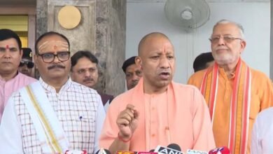 यूपी विधानसभा सत्र हंगामे की भेंट, सीएम योगी बोले- विपक्ष का आचरण शर्मनाक यूपी विधानसभा सत्र हंगामे की भेंट, सीएम योगी बोले- विपक्ष का आचरण शर्मनाक