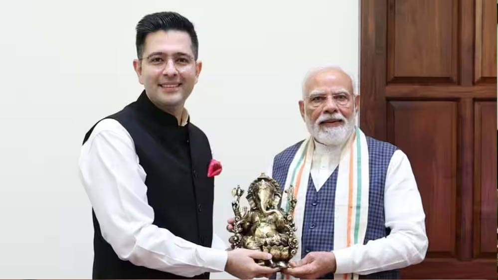 PM मोदी से राघव चड्ढा की मुलाकात, पंजाब में ‘बिग रोल’ को लेकर सियासी चर्चाएं तेज PM मोदी से राघव चड्ढा की मुलाकात, पंजाब में ‘बिग रोल’ को लेकर सियासी चर्चाएं तेज