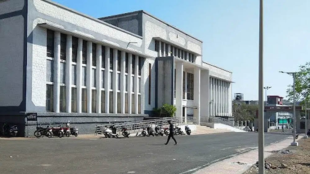 SC कोटे से प्रोफेसर बने, सत्यापन में जाति प्रमाण पत्र फर्जी निकला; सागर यूनिवर्सिटी के डीन निलंबित SC कोटे से प्रोफेसर बने, सत्यापन में जाति प्रमाण पत्र फर्जी निकला; सागर यूनिवर्सिटी के डीन निलंबित