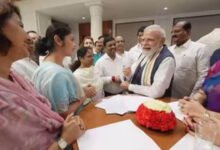 शेर की दहाड़ है प्यारे… Sayani Ghosh ने PM Modi के साथ शेयर की तस्वीर, जानिए कैप्शन में क्या लिखा शेर की दहाड़ है प्यारे… Sayani Ghosh ने PM Modi के साथ शेयर की तस्वीर, जानिए कैप्शन में क्या लिखा