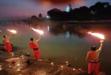 उज्जैन के रामघाट पर शिप्रा आरती को लेकर बवाल: पुरोहितों को हटाया गया, महाकाल समिति के बटुकों ने संभाली कमान