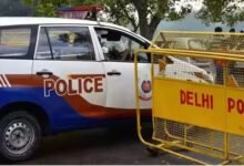 iPhone की EMI का बढ़ा बोझ, डांस टीचर ने यमुना में लगाई छलांग, पुलिस ने बचाया