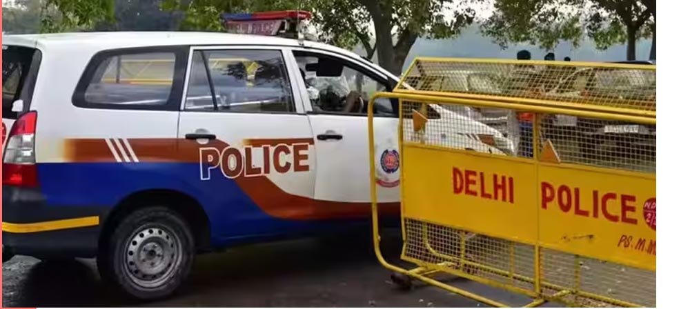 iPhone की EMI का बढ़ा बोझ, डांस टीचर ने यमुना में लगाई छलांग, पुलिस ने बचाया iPhone की EMI का बढ़ा बोझ, डांस टीचर ने यमुना में लगाई छलांग, पुलिस ने बचाया