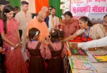 स्कूली बच्चियों ने मुख्यमंत्री को बांधी राखी, सीएम ने दिया उज्जवल भविष्य का आशीर्वाद