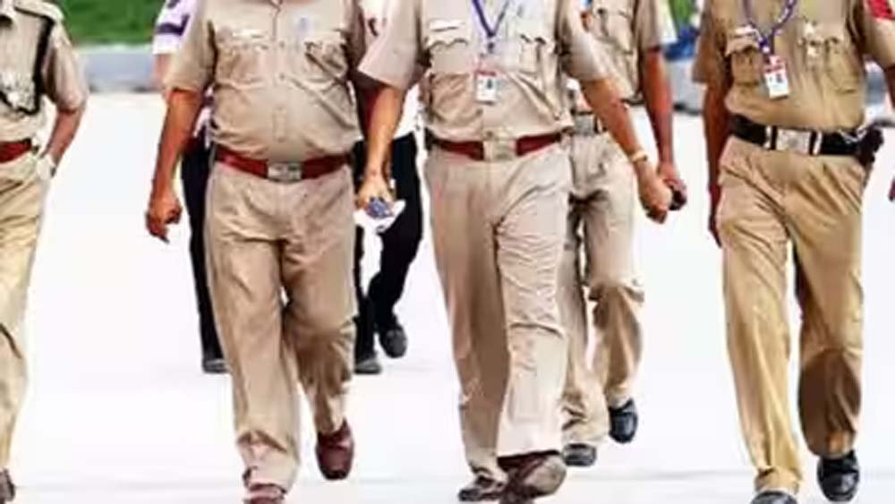 महिलाओं के खिलाफ अपराधों पर सरकार सख्त शिक्षक पर हुई एफआईआर, तत्काल किया निलंबित महिलाओं के खिलाफ अपराधों पर सरकार सख्त शिक्षक पर हुई एफआईआर, तत्काल किया निलंबित
