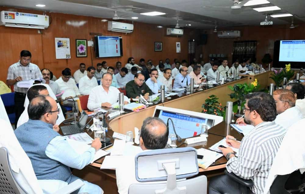 उप मुख्यमंत्री अरुण साव ने विकास कार्यों और योजनाओं के क्रियान्वयन की समीक्षा की उप मुख्यमंत्री अरुण साव ने विकास कार्यों और योजनाओं के क्रियान्वयन की समीक्षा की