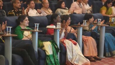 राष्ट्रपति भवन में गूंजी धमतरी के मांदर की थाप राष्ट्रपति भवन में गूंजी धमतरी के मांदर की थाप