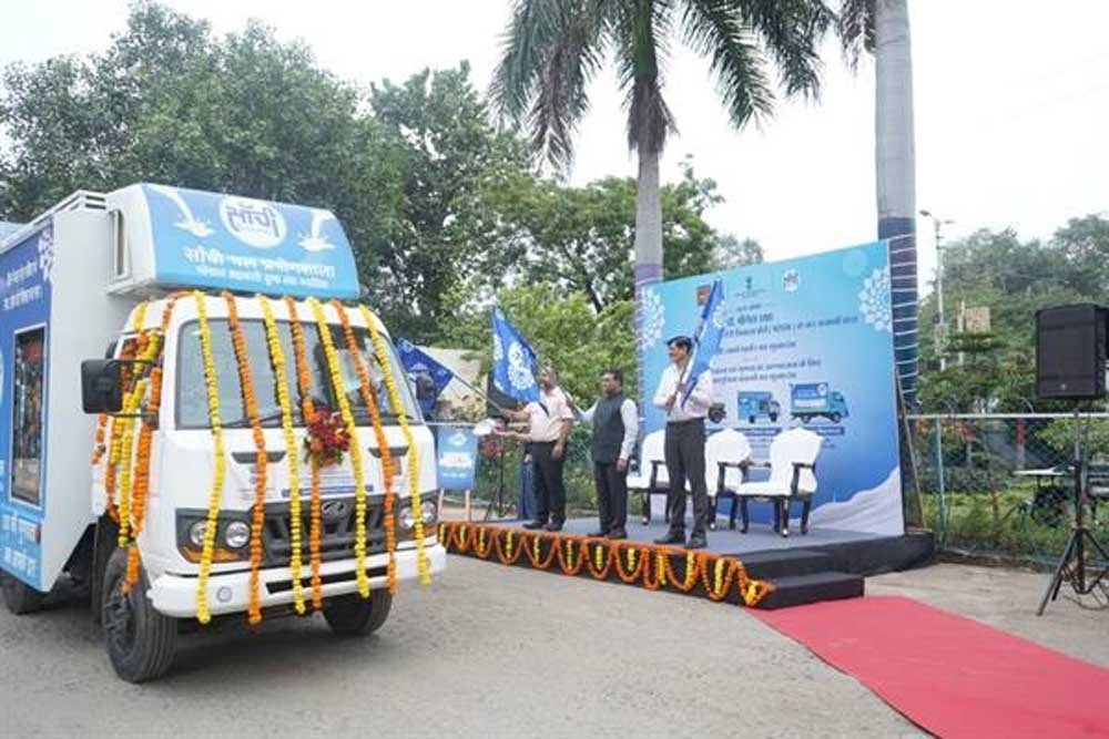 भोपाल दुग्ध संघ ने शुरू किए 12 नए मिल्क टैंकर, चलित दुग्ध परीक्षण प्रयोगशाला और 2 इलेक्ट्रिक वाहन भोपाल दुग्ध संघ ने शुरू किए 12 नए मिल्क टैंकर, चलित दुग्ध परीक्षण प्रयोगशाला और 2 इलेक्ट्रिक वाहन