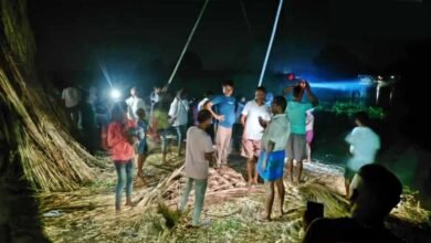 भागलपुर में राघोपुर बांध टूटा, नदी में बने टापू के दबाव से बढ़ा कटाव? भागलपुर में राघोपुर बांध टूटा, नदी में बने टापू के दबाव से बढ़ा कटाव?