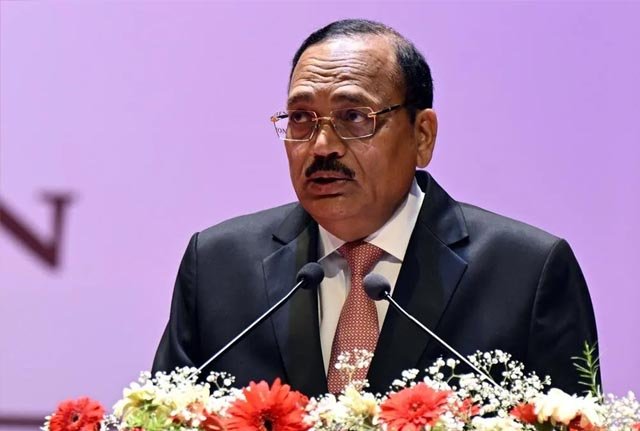‘तुमने 200 साल लिए, हमसे जल्दबाजी क्यों?’ लंदन में CJI सूर्यकांत ने अमीर देशों को सुनाई खरी-खरी ‘तुमने 200 साल लिए, हमसे जल्दबाजी क्यों?’ लंदन में CJI सूर्यकांत ने अमीर देशों को सुनाई खरी-खरी