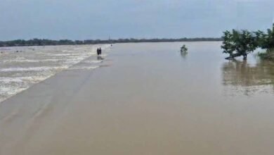 CG: धमतरी में एनीकट में बहे मछुआरे का शव बरामद, मासूम समेत 2 की तलाश जारी