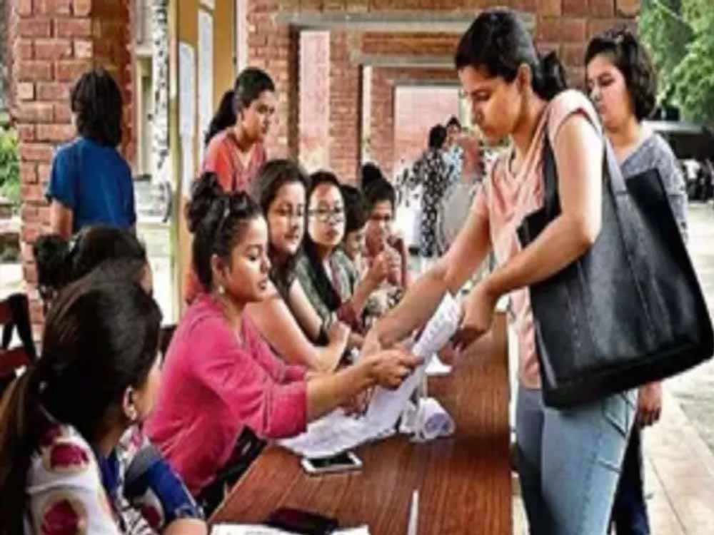 CG के कॉलेजों में एडमिशन की तारीख बढ़ी, अब 31 अगस्त तक मिलेगा दाखिले का मौका CG के कॉलेजों में एडमिशन की तारीख बढ़ी, अब 31 अगस्त तक मिलेगा दाखिले का मौका