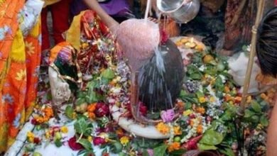 सावन के आखिरी सोमवार शिवालयों में उमड़ा आस्था का सैलाब, गूंजे बोल बम के जयकारे सावन के आखिरी सोमवार शिवालयों में उमड़ा आस्था का सैलाब, गूंजे बोल बम के जयकारे