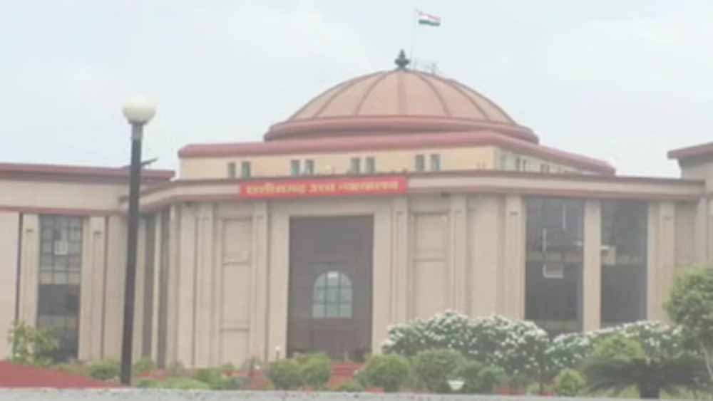छत्तीसगढ़ हाईकोर्ट की सख्त टिप्पणी: शोकसभा के नाम पर पूरे दिन मामलों की सुनवाई टालना अनुचित छत्तीसगढ़ हाईकोर्ट की सख्त टिप्पणी: शोकसभा के नाम पर पूरे दिन मामलों की सुनवाई टालना अनुचित