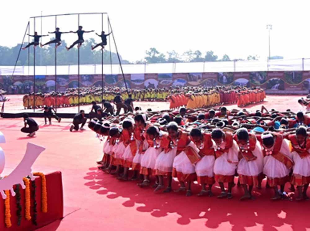 अबूझमाड़ के नक्सल विरोधी अभियानों के योद्धाओं को राष्ट्रपति ने किया सम्मानित अबूझमाड़ के नक्सल विरोधी अभियानों के योद्धाओं को राष्ट्रपति ने किया सम्मानित