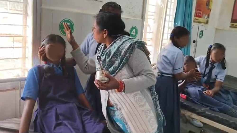 सुकमा के बालिका पोटाकेबिन में 47 छात्राएं बीमार, एक की हालत गंभीर सुकमा के बालिका पोटाकेबिन में 47 छात्राएं बीमार, एक की हालत गंभीर