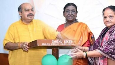 CG विधायक पुरंदर ने राष्ट्रपति मुर्मू को दिया नुआखाई पर्व का निमंत्रण CG विधायक पुरंदर ने राष्ट्रपति मुर्मू को दिया नुआखाई पर्व का निमंत्रण