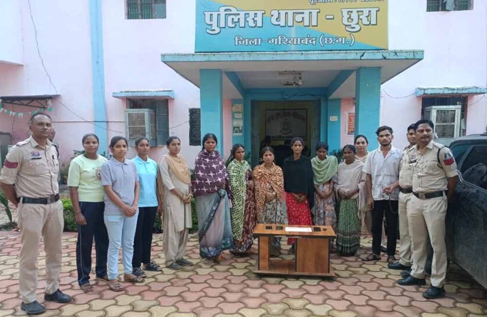 CG में नागपुर की महिला चोर गैंग का पर्दाफाश, 7 महिलाएं गिरफ्तार; कार से करती थीं रेकी CG में नागपुर की महिला चोर गैंग का पर्दाफाश, 7 महिलाएं गिरफ्तार; कार से करती थीं रेकी