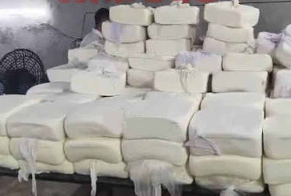 Bastar में नकली डेयरी उत्पाद बेचने वालों पर सख्ती, खाद्य विभाग की सघन जांच जारी Bastar में नकली डेयरी उत्पाद बेचने वालों पर सख्ती, खाद्य विभाग की सघन जांच जारी
