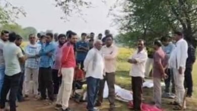 धमतरी में महिला के शव दफनाने पर विवाद, हिंदू रीति-रिवाज से अंतिम संस्कार पर बनी सहमति धमतरी में महिला के शव दफनाने पर विवाद, हिंदू रीति-रिवाज से अंतिम संस्कार पर बनी सहमति
