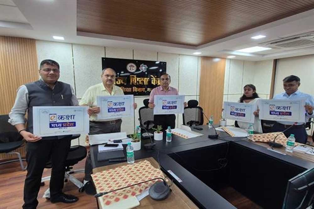तकनीक आधारित शिक्षा वर्तमान समय की आवश्यकता है : संचालक सिंह तकनीक आधारित शिक्षा वर्तमान समय की आवश्यकता है : संचालक सिंह