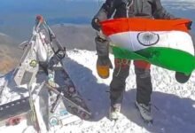 मध्यप्रदेश पुलिस की महिला आरक्षक वर्षा पटेल ने यूरोप की सर्वोच्च चोटी माउंट एल्ब्रुस पर फहराया तिरंगा मध्यप्रदेश पुलिस की महिला आरक्षक वर्षा पटेल ने यूरोप की सर्वोच्च चोटी माउंट एल्ब्रुस पर फहराया तिरंगा