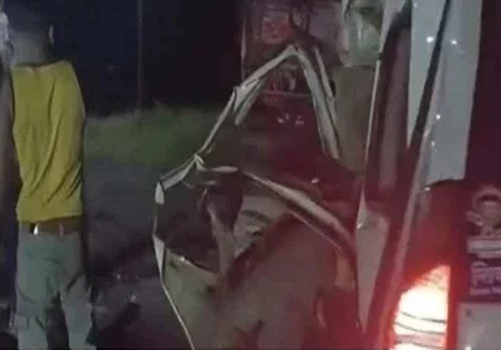 नागपुर-बैतूल हाईवे पर भीषण हादसा, ट्रक में घुसी कार; 3 की मौत, 6 नागपुर रेफर नागपुर-बैतूल हाईवे पर भीषण हादसा, ट्रक में घुसी कार; 3 की मौत, 6 नागपुर रेफर