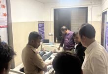 रीवा में 88 घंटे से भूखा बैठा था युवक, आधी रात कलेक्टर के आश्वासन पर टूटा गतिरोध