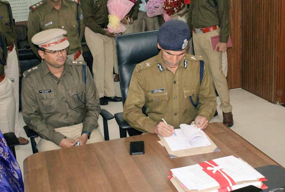 भोपाल पुलिस कमिश्नर तक ‘सीक्रेट नागरिक’ पहुंचाएंगे अपनों और लोगों की शिकायत भोपाल पुलिस कमिश्नर तक ‘सीक्रेट नागरिक’ पहुंचाएंगे अपनों और लोगों की शिकायत