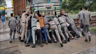 क्विक रिस्पांस फोर्स(QRF) जवानों की सूझबूझ ओर तत्परता से टली बड़ी दुर्घटना क्विक रिस्पांस फोर्स(QRF) जवानों की सूझबूझ ओर तत्परता से टली बड़ी दुर्घटना