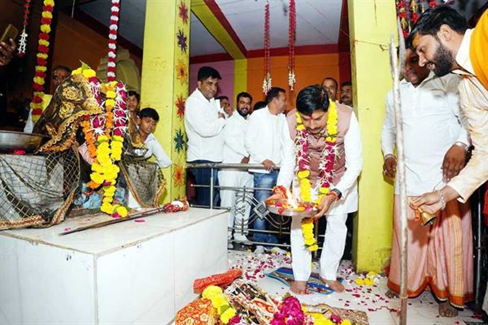 मुख्यमंत्री डॉ. यादव ने सागोती माता मंदिर में किए दर्शन मुख्यमंत्री डॉ. यादव ने सागोती माता मंदिर में किए दर्शन